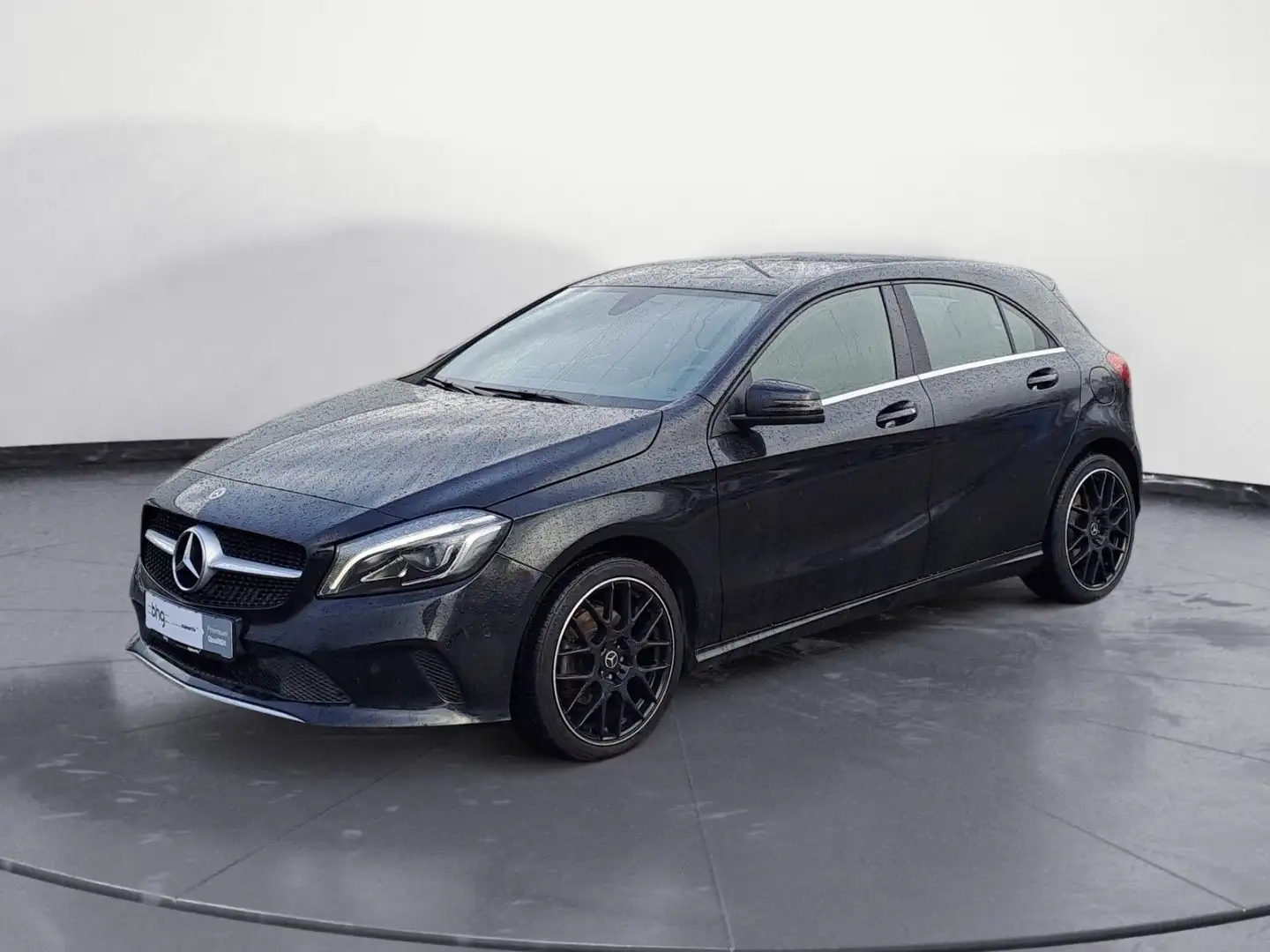 Mercedes-Benz A 180 Urban Business LED-High Navi Kamera Sitzhz Schwarz - 1