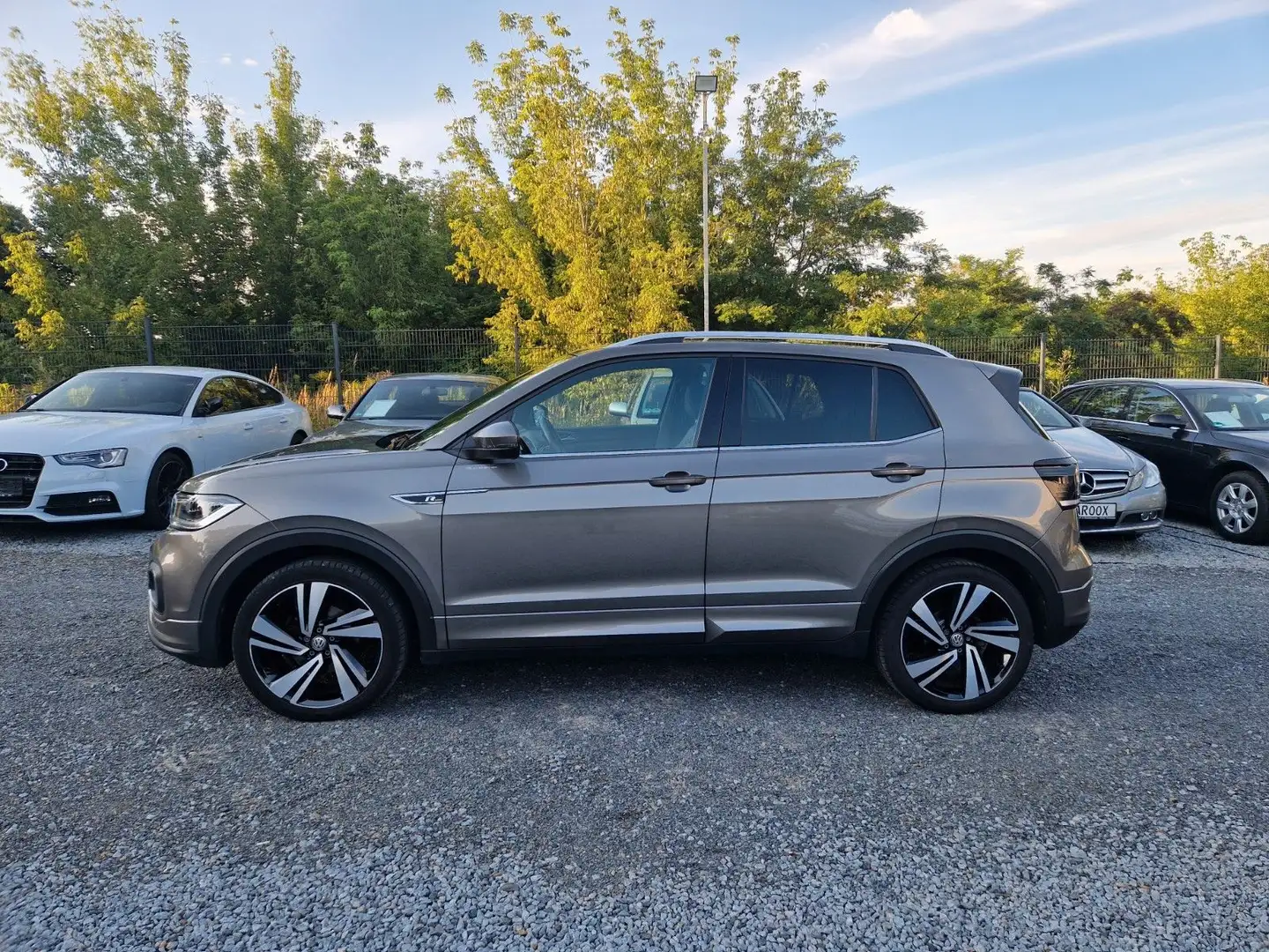Volkswagen T-Cross Style TSI DSG R-Line Gris - 2