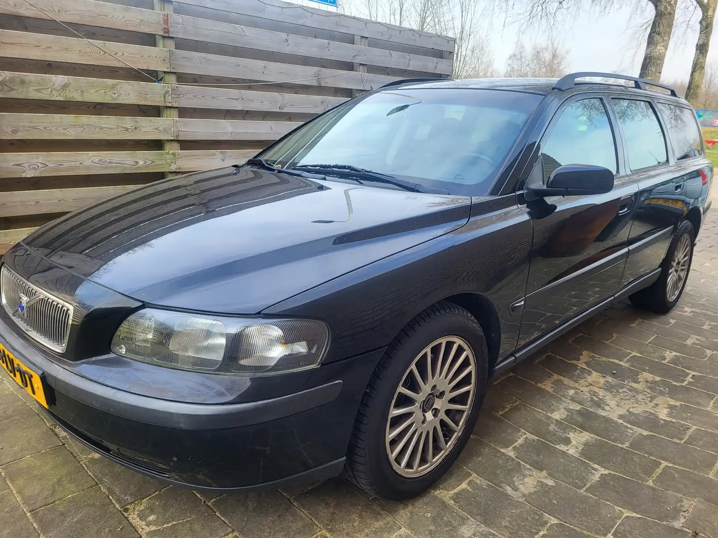 Volvo V70 2.3 T-5 Geartronic Negro - 1