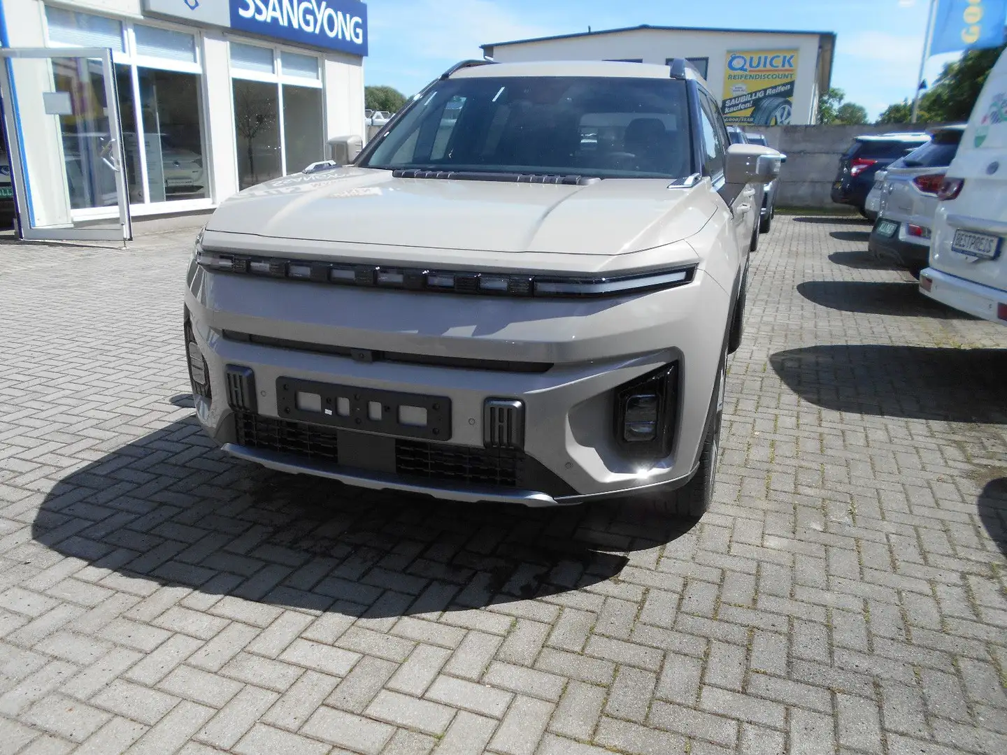 SsangYong Torres EVX TITANIUM Voll-Leder NAVI 360° Kamera Bej - 1