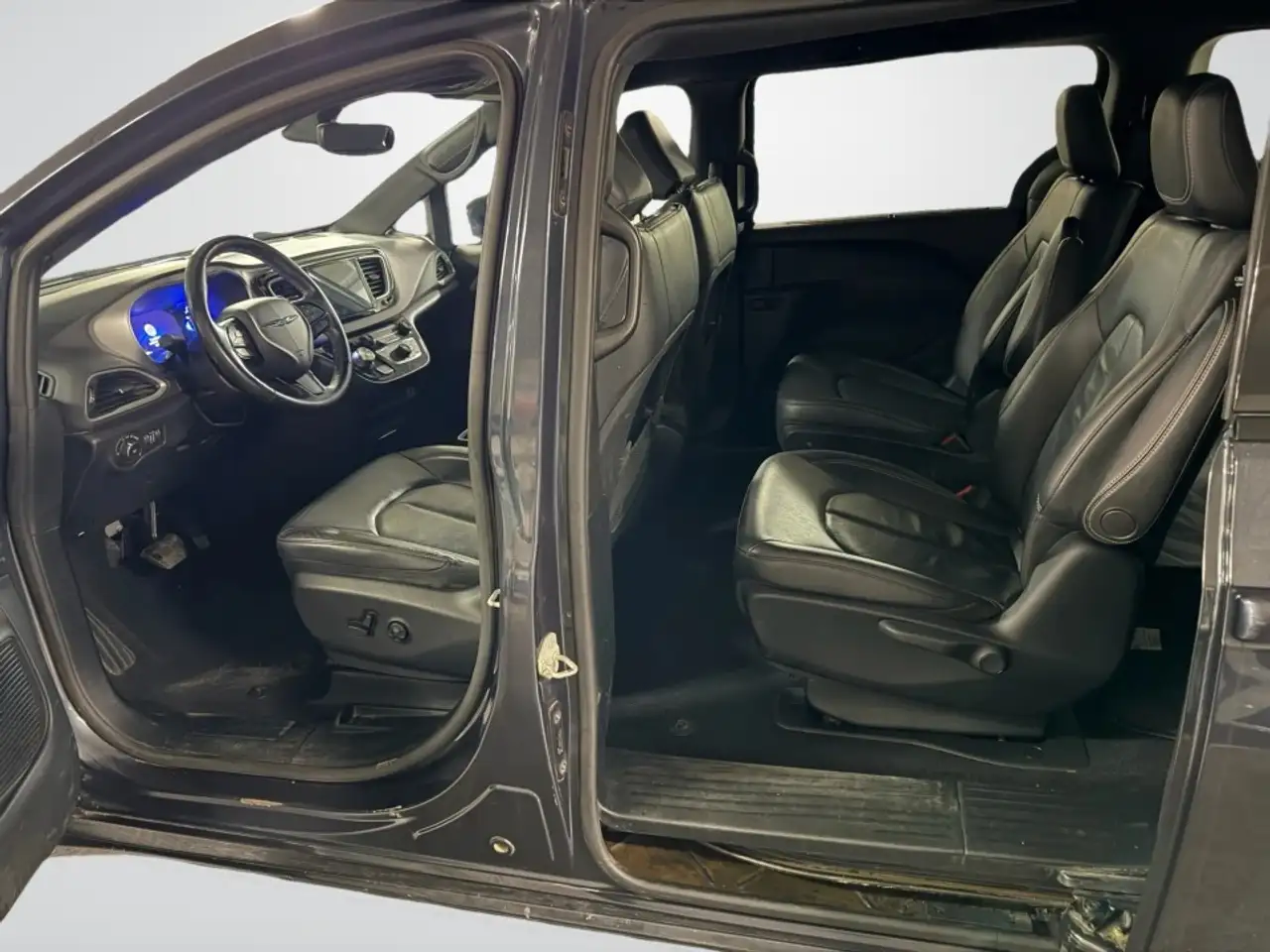 Chrysler Pacifica photo Chrysler Pacifica