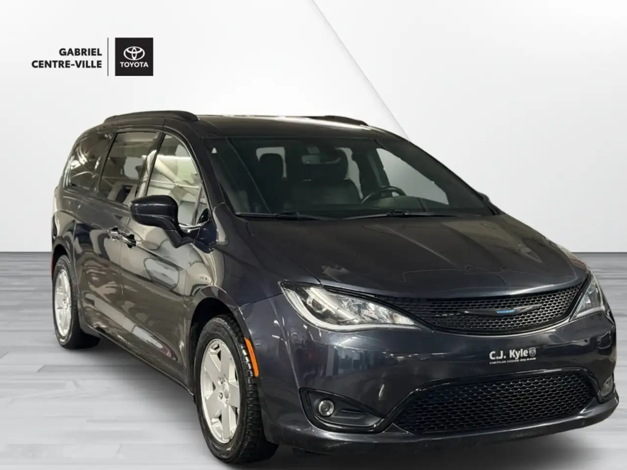 Chrysler Pacifica photo Chrysler Pacifica