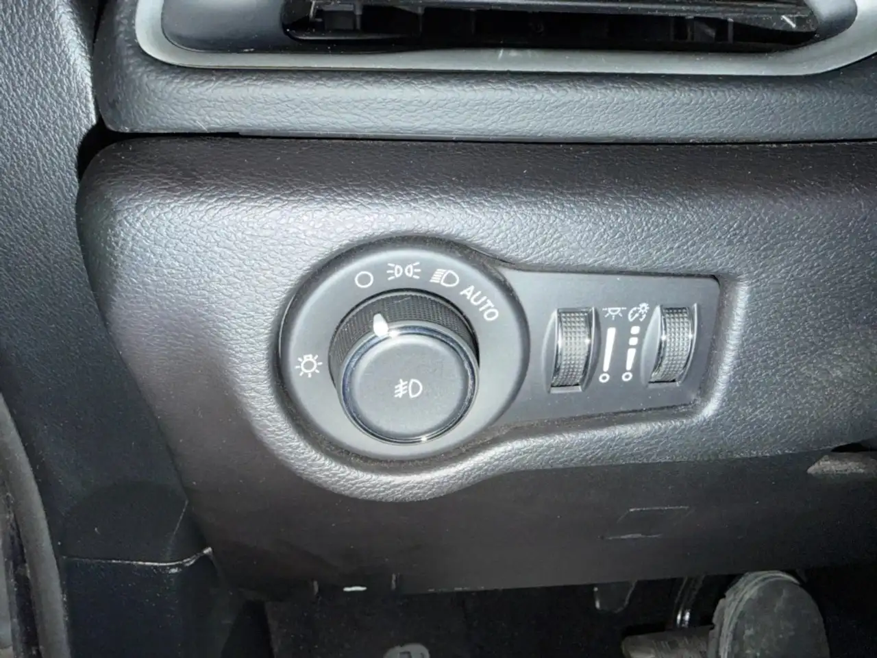 Chrysler Pacifica photo Chrysler Pacifica