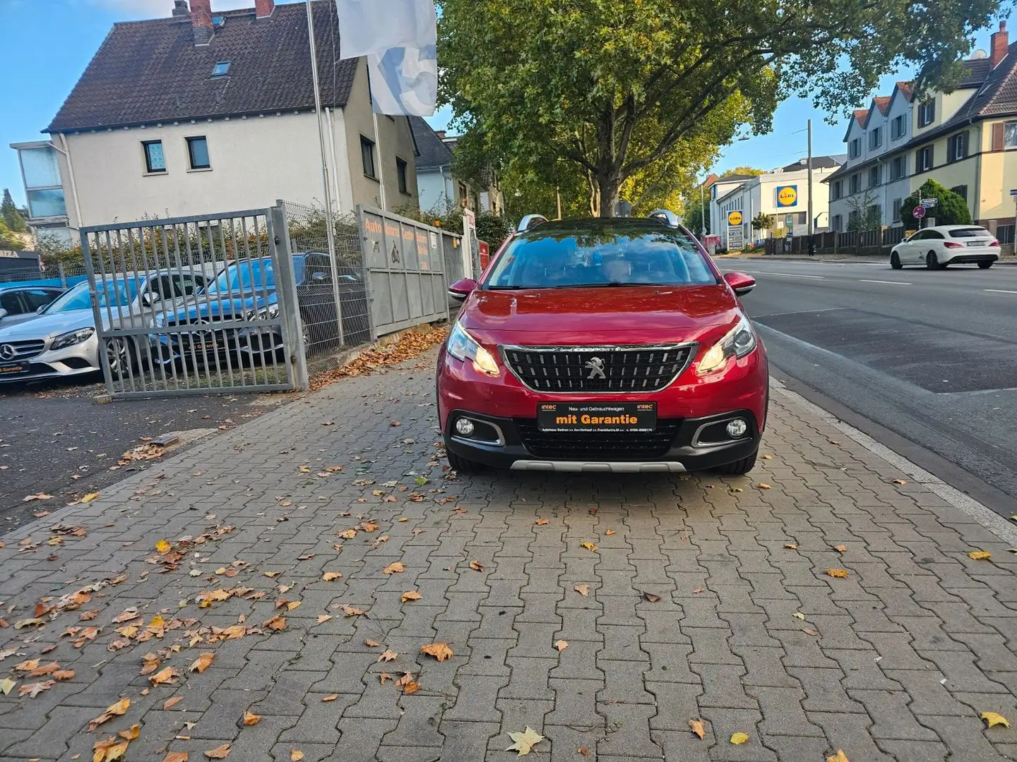 Peugeot 2008 Allure Klimautom,6.G,Led,Navi,PDC,PANORAMA Rot - 1