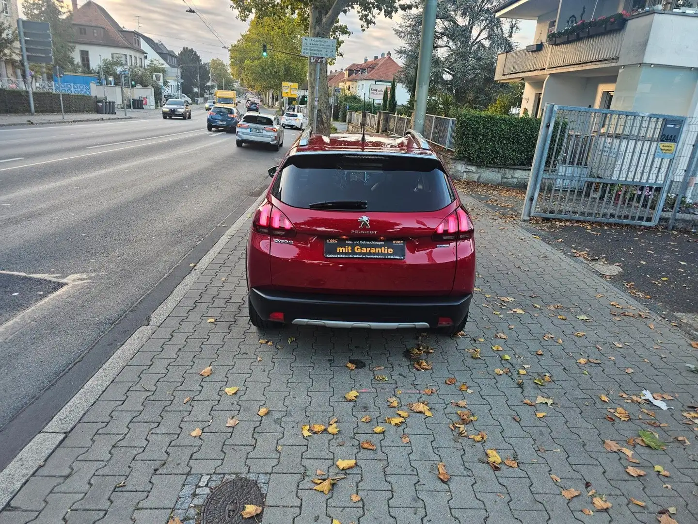 Peugeot 2008 Allure Klimautom,6.G,Led,Navi,PDC,PANORAMA Rot - 2