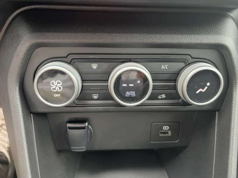 Dacia Jogger EXTREME TCe 100 ECO-G 7-SITZER KLIMA*ALLW — photo 15