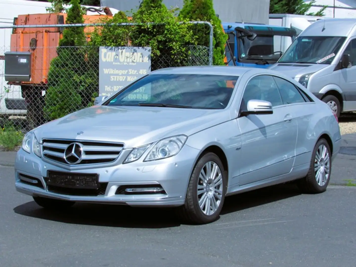 Mercedes-Benz E 250 Coupé BlueEFF Navi Leder Klima TOP TÜV8/27 Silber - 1