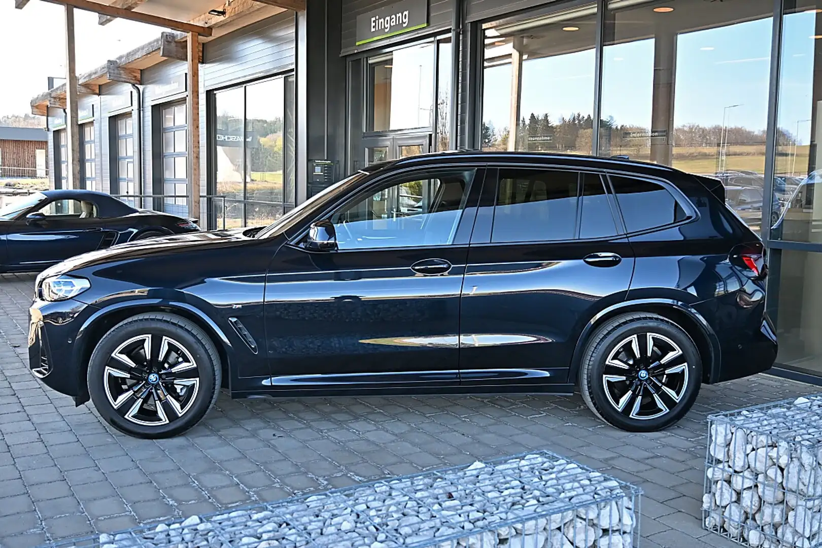 BMW iX3 M 73,8kWh Sport ACC, AHK elektr., DrivingProf, ... Schwarz - 2