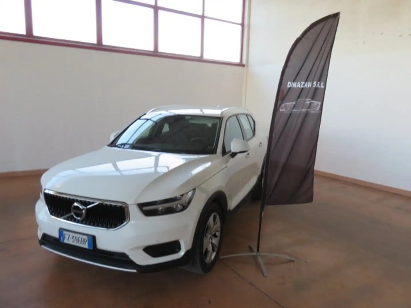 Volvo XC40 XC40 2.0 d3 Momentum awd my20 Bianco - 1