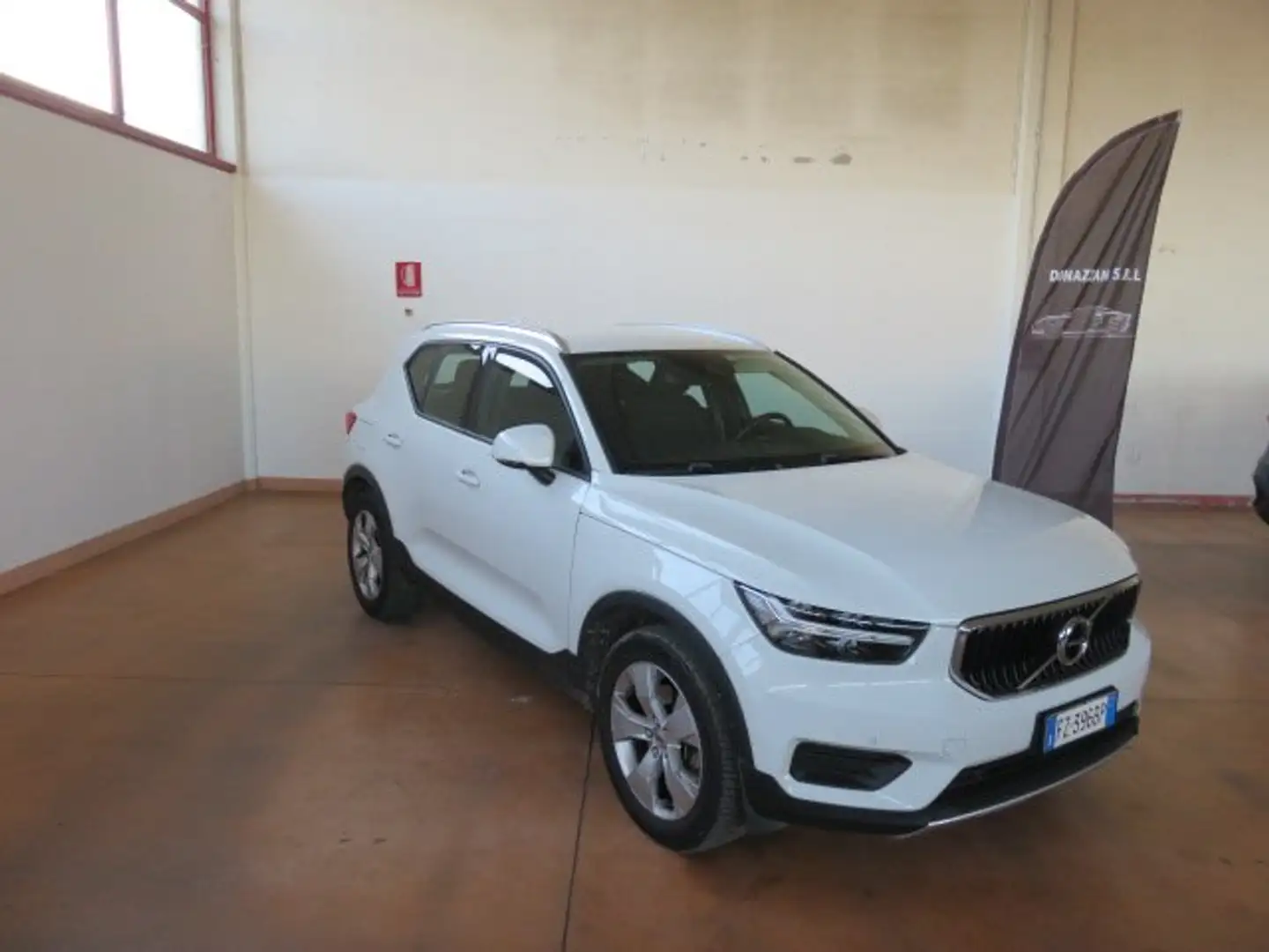 Volvo XC40 XC40 2.0 d3 Momentum awd my20 Bianco - 2
