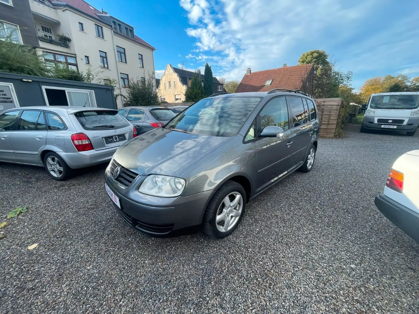 Volkswagen Touran 1.6 Trendline Service & TÜV NEU! Grau - 2