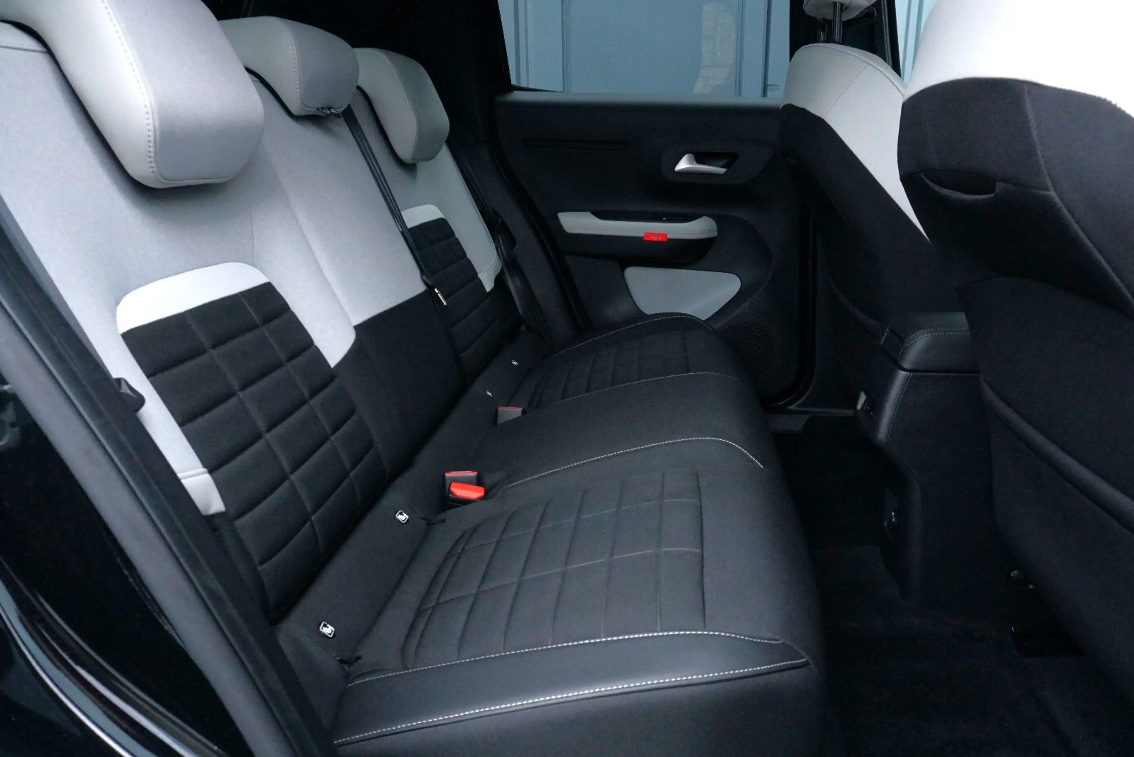 Citroen C3 ë 113 MAX 44kWh Kamera CCS Tempomat DAB+ — photo 15