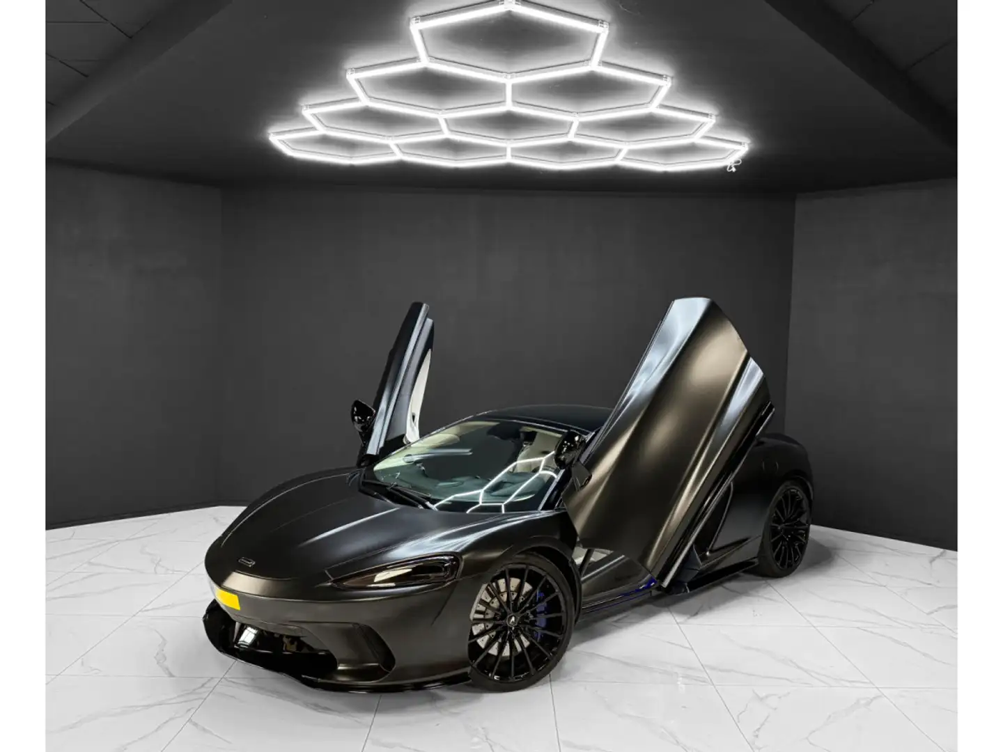 McLaren GT *1 Year McLaren Warranty * LIFT I CARBON I B&W I E Negru - 1