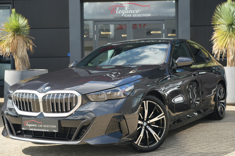BMW 530 5-serie 530e M Sport Edition 300pk Panoramadak/Dri