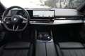 BMW 530 5-serie 530e M Sport Edition | 300PK | Pano | Harm Grijs - thumbnail 3