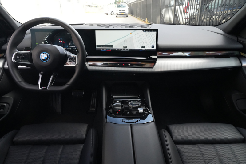 BMW 530 5-serie 530e M Sport Edition 300pk Panoramadak/Dri — photo 3