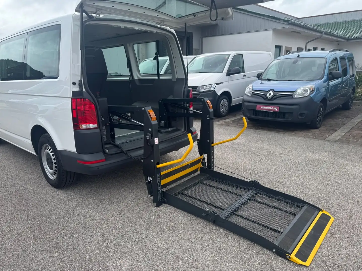 Volkswagen T6 Kombi *Rollstuhl* Standheizung* Weiß - 1