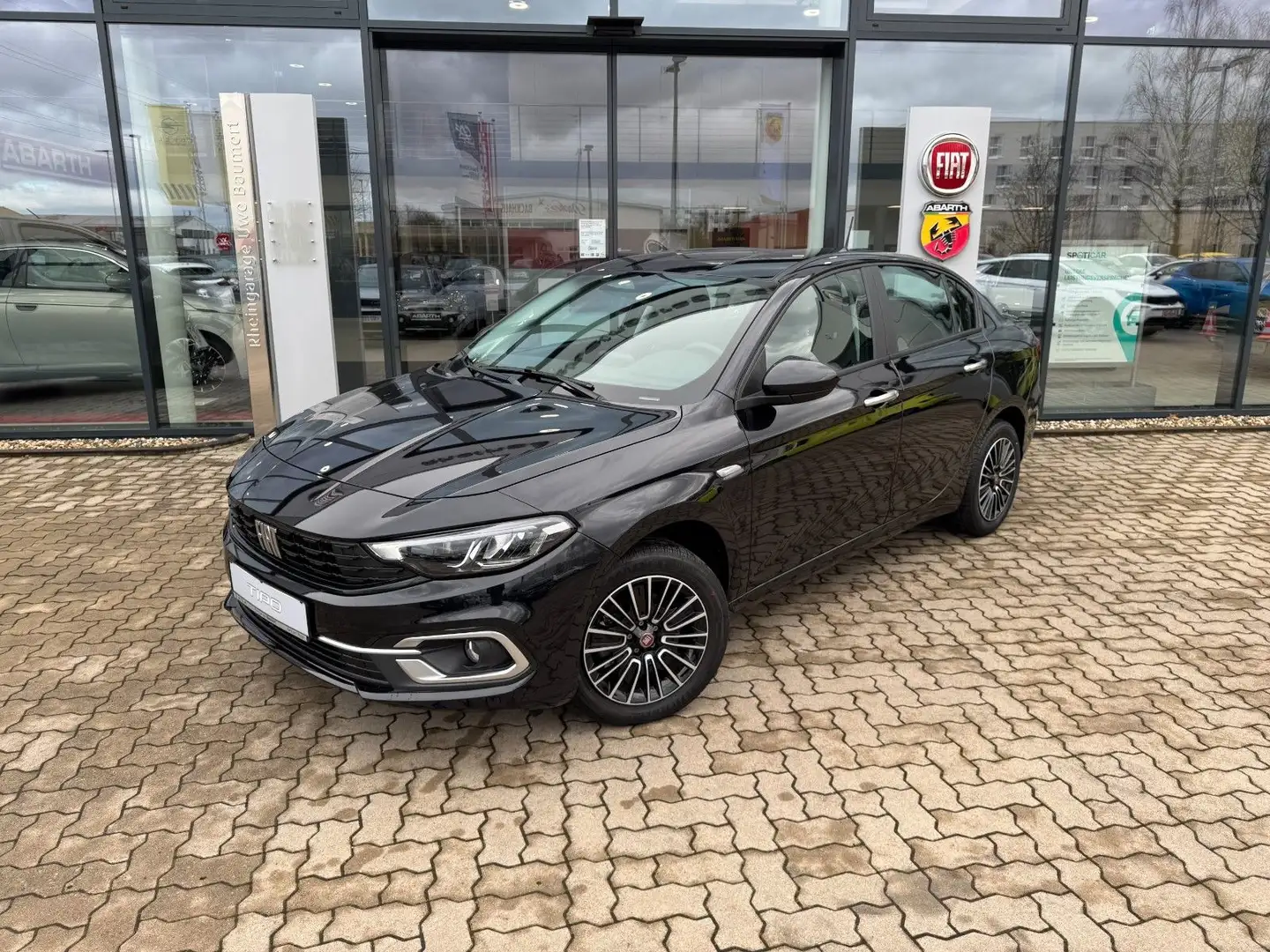 Fiat Tipo Limousine URBAN 1.6 M-Jet Life Diesel + LED Zwart - 1