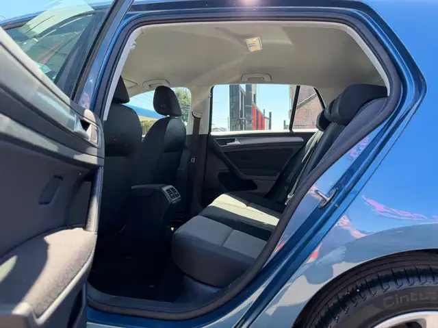 Volkswagen Golf view 8
