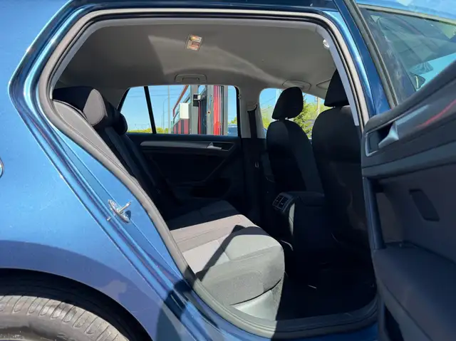 Volkswagen Golf view 9