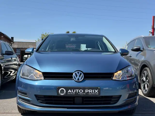 Volkswagen Golf view 3