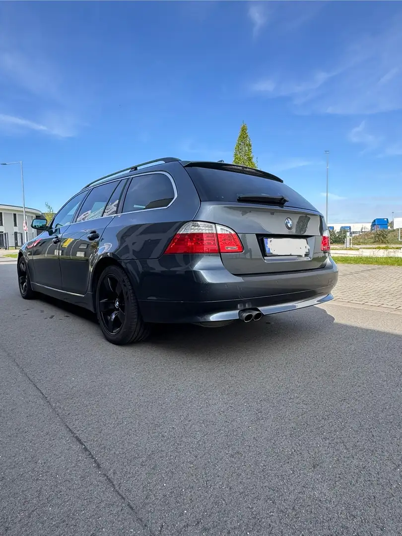 BMW 525 Touring*Automatik*Ledersitze*8-FachBereift*head up - 1