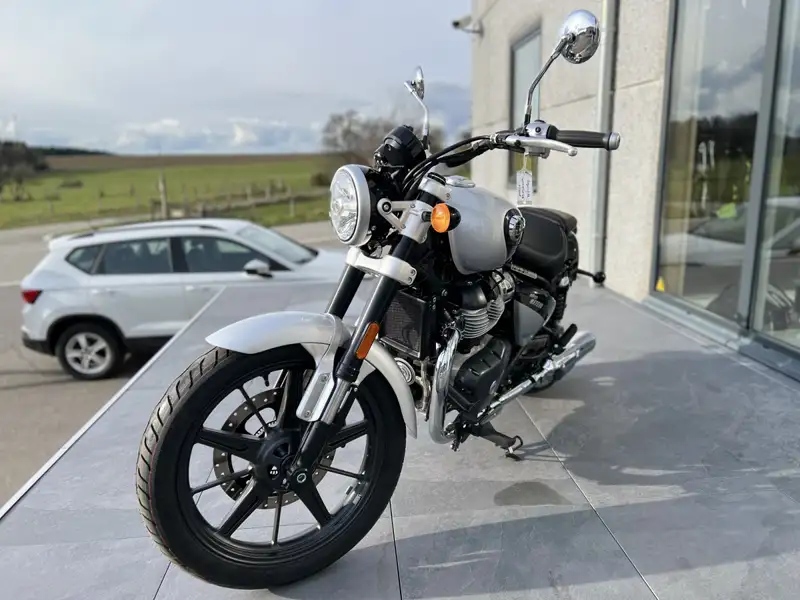 Royal Enfield Super Meteor 650 - foto 2