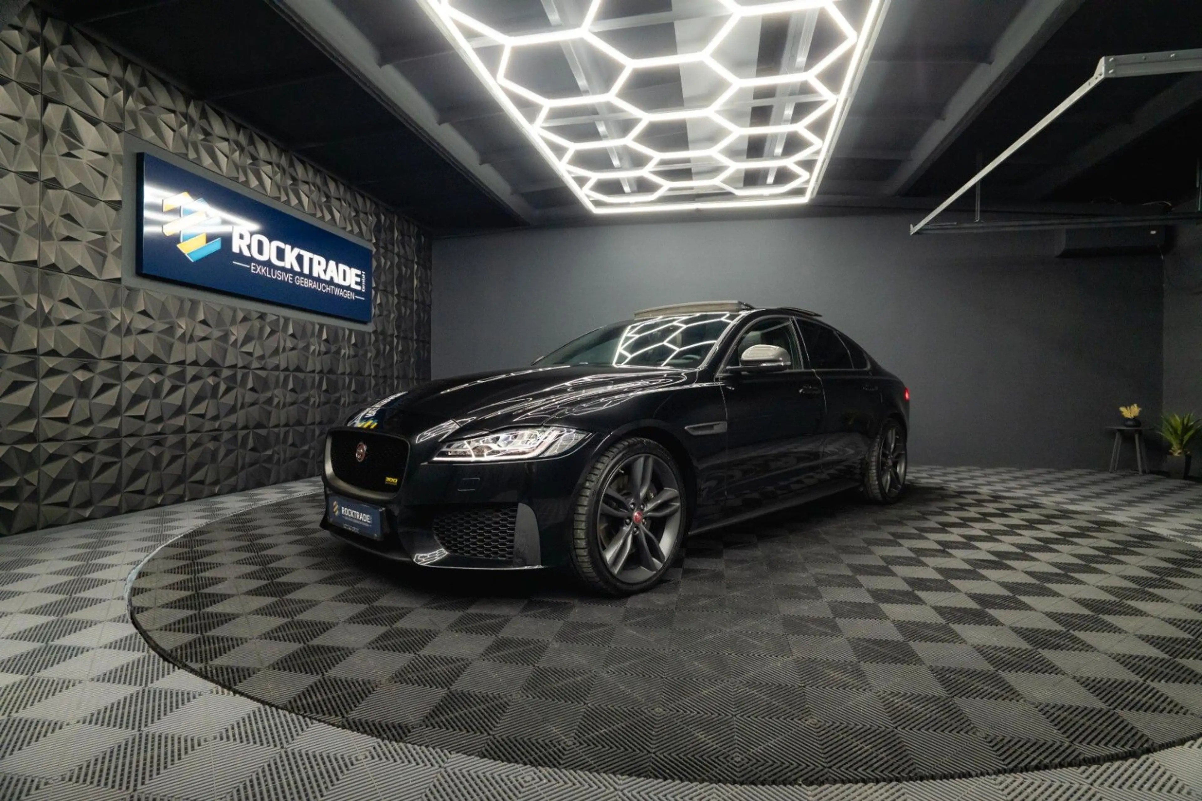 Jaguar XF 300 Sport Black Edition | Pano | LED | 20Zoll — photo 12