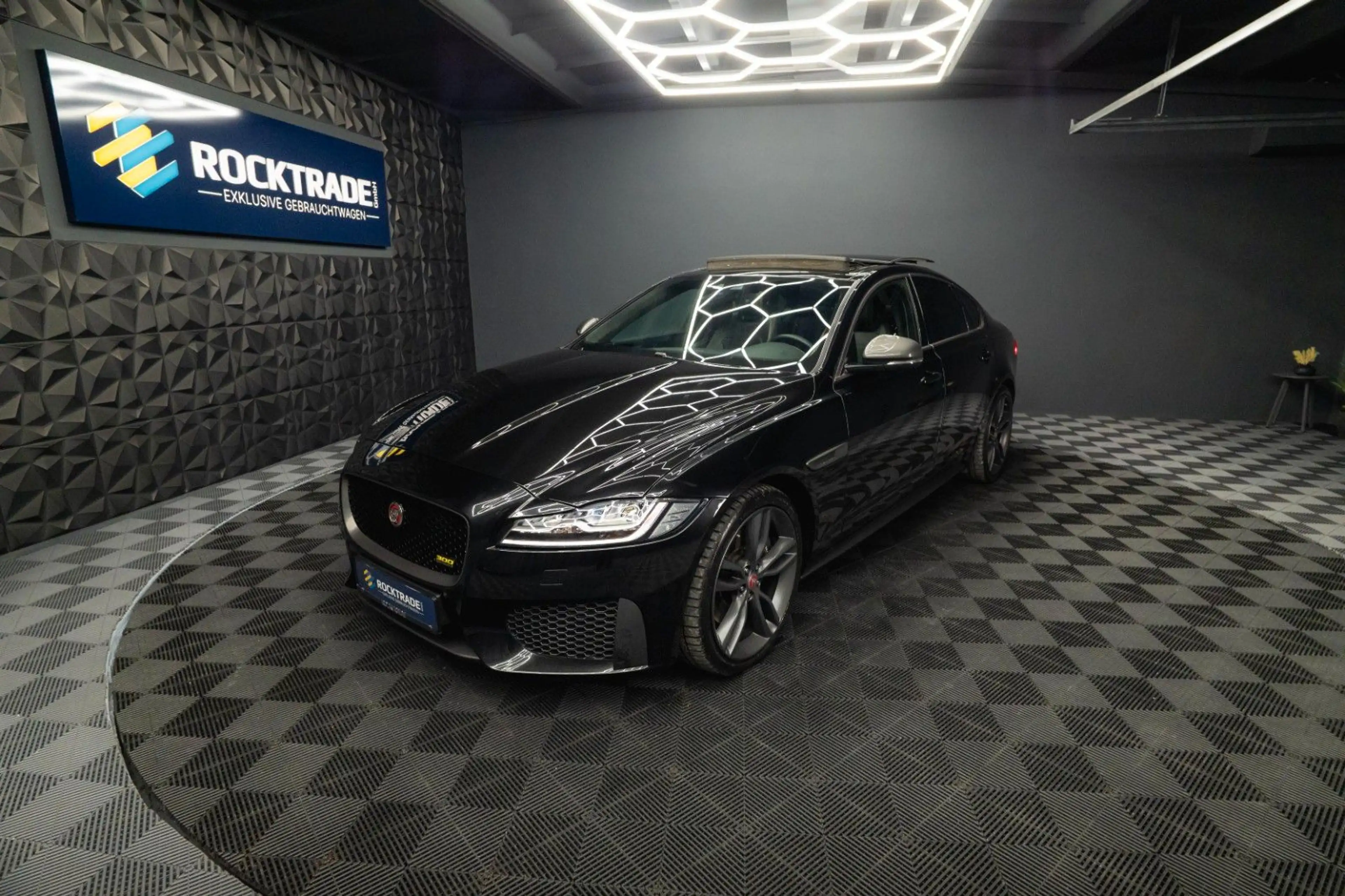 Jaguar XF 300 Sport Black Edition | Pano | LED | 20Zoll — photo 13