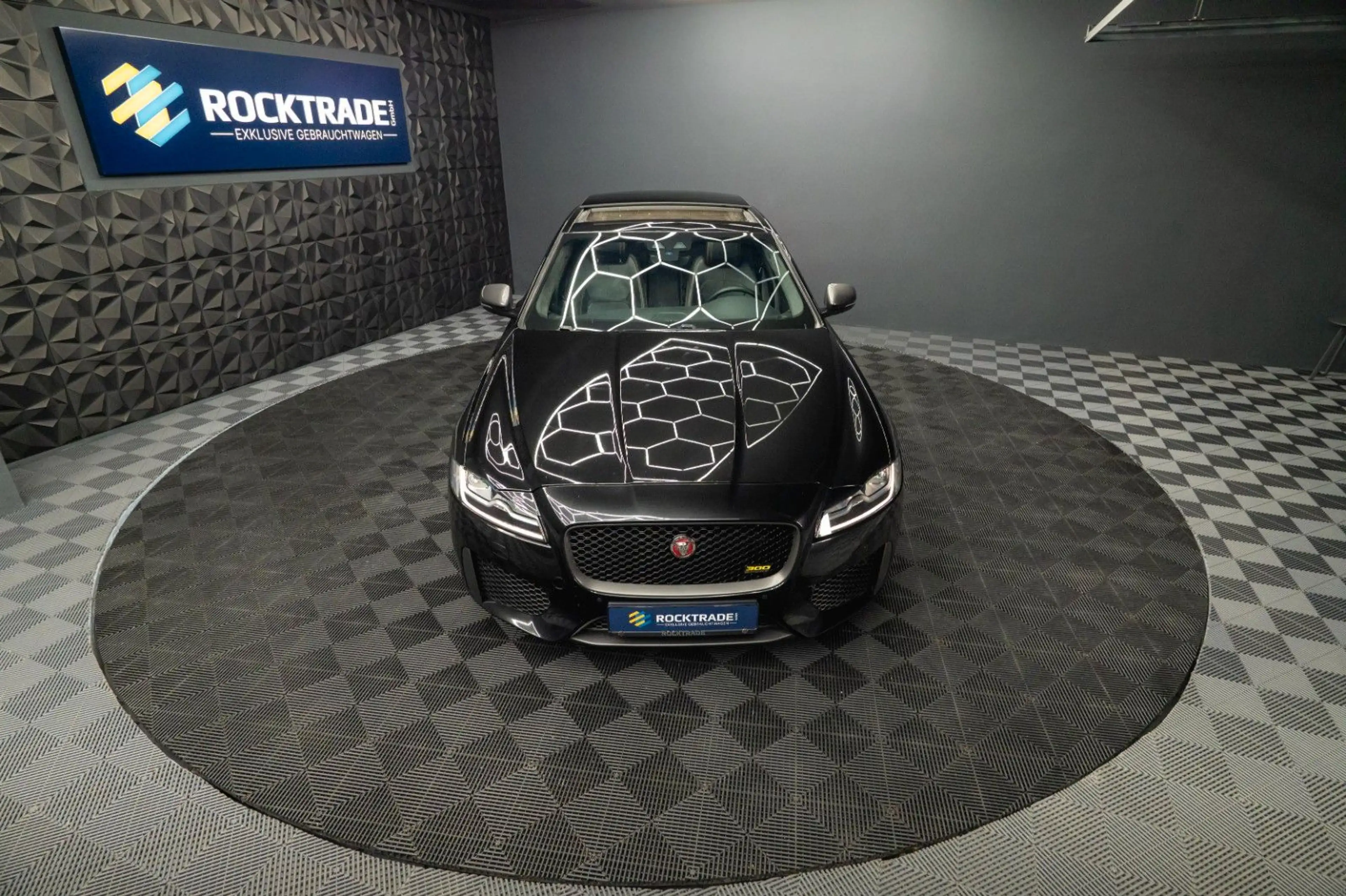 Jaguar XF 300 Sport Black Edition | Pano | LED | 20Zoll — photo 14