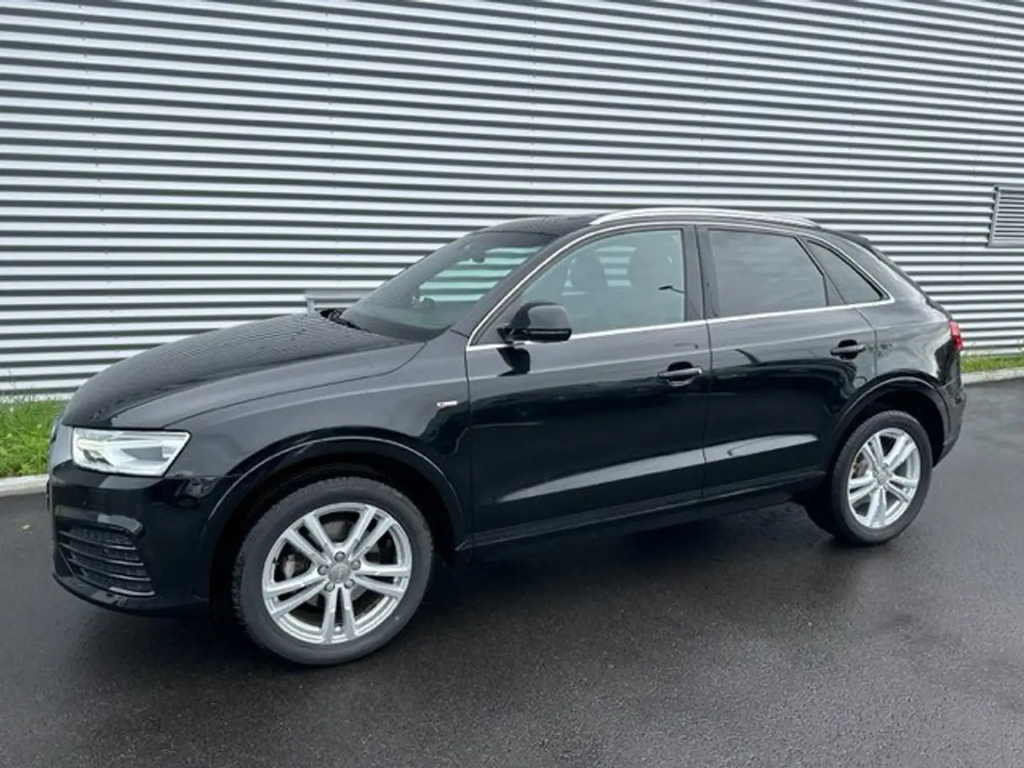 Audi Q3 1.4 TFSI COD 150 ch S tronic 6 Noir - 2