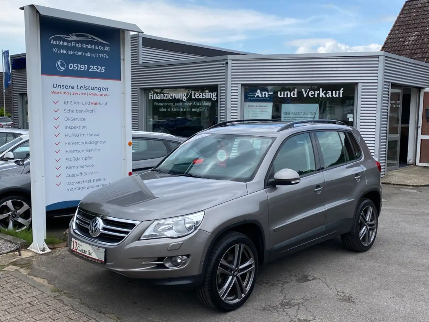Volkswagen Tiguan Track & Field 4Motion/AHK/PDC/19°Alu/Pano Grigio - 1