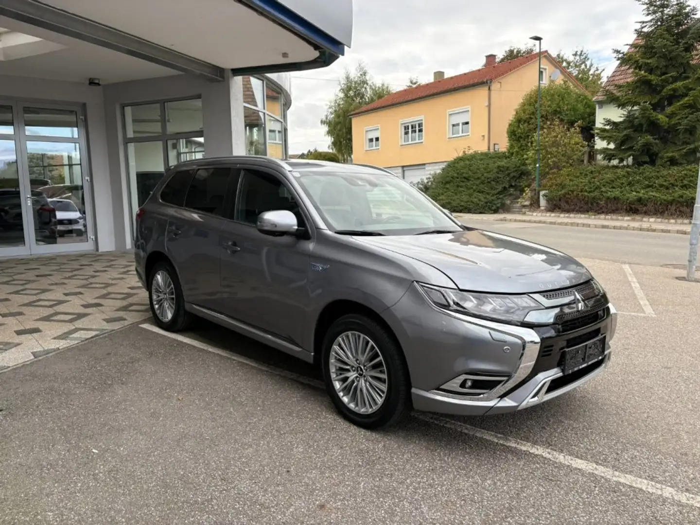 Mitsubishi Outlander Diamond PHEV 2.4 4WD Gris - 2