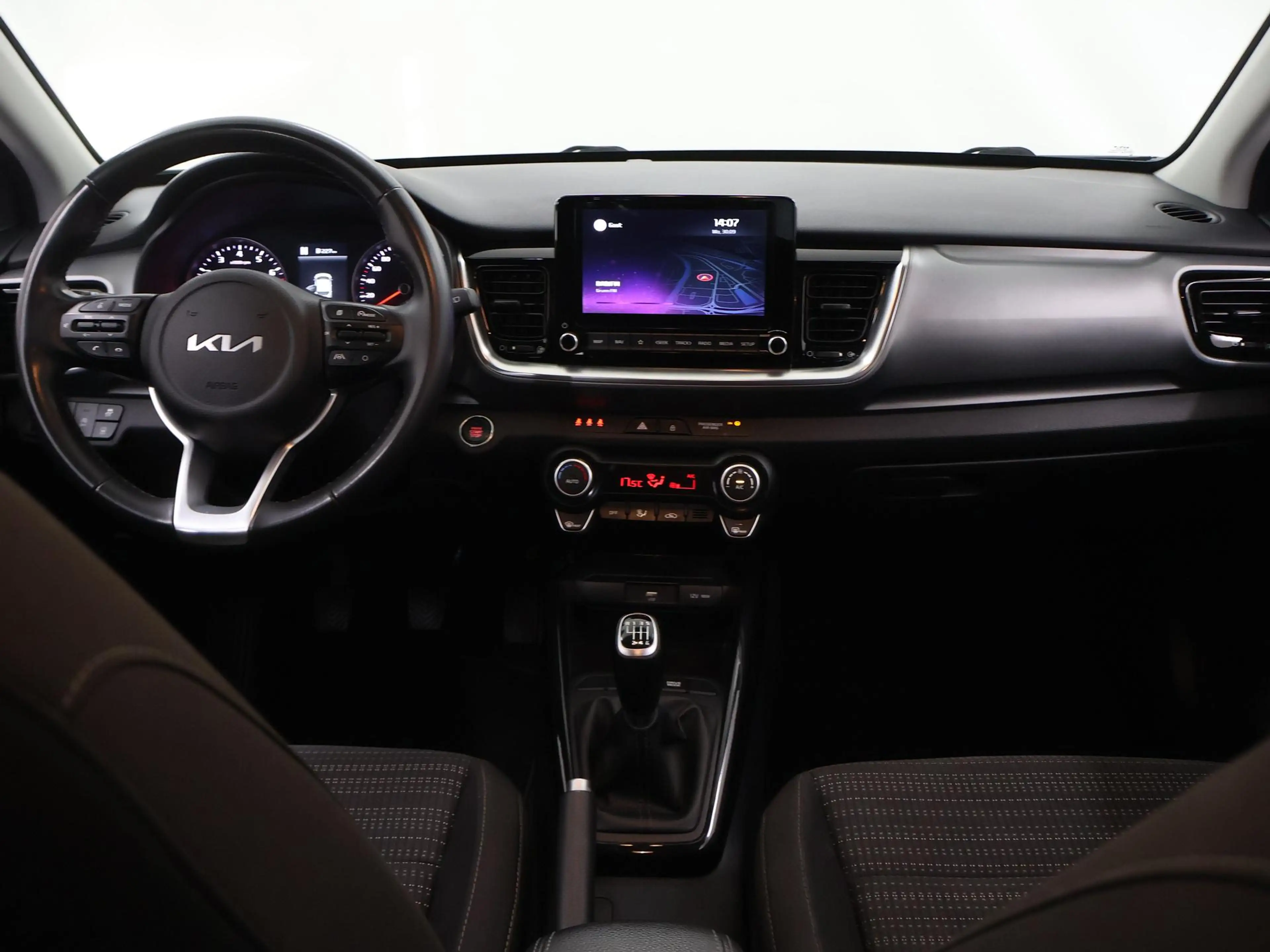 Kia Stonic 1.0 T-GDi MHEV DynamicPlusLine | Trekhaak | Naviga — photo 8