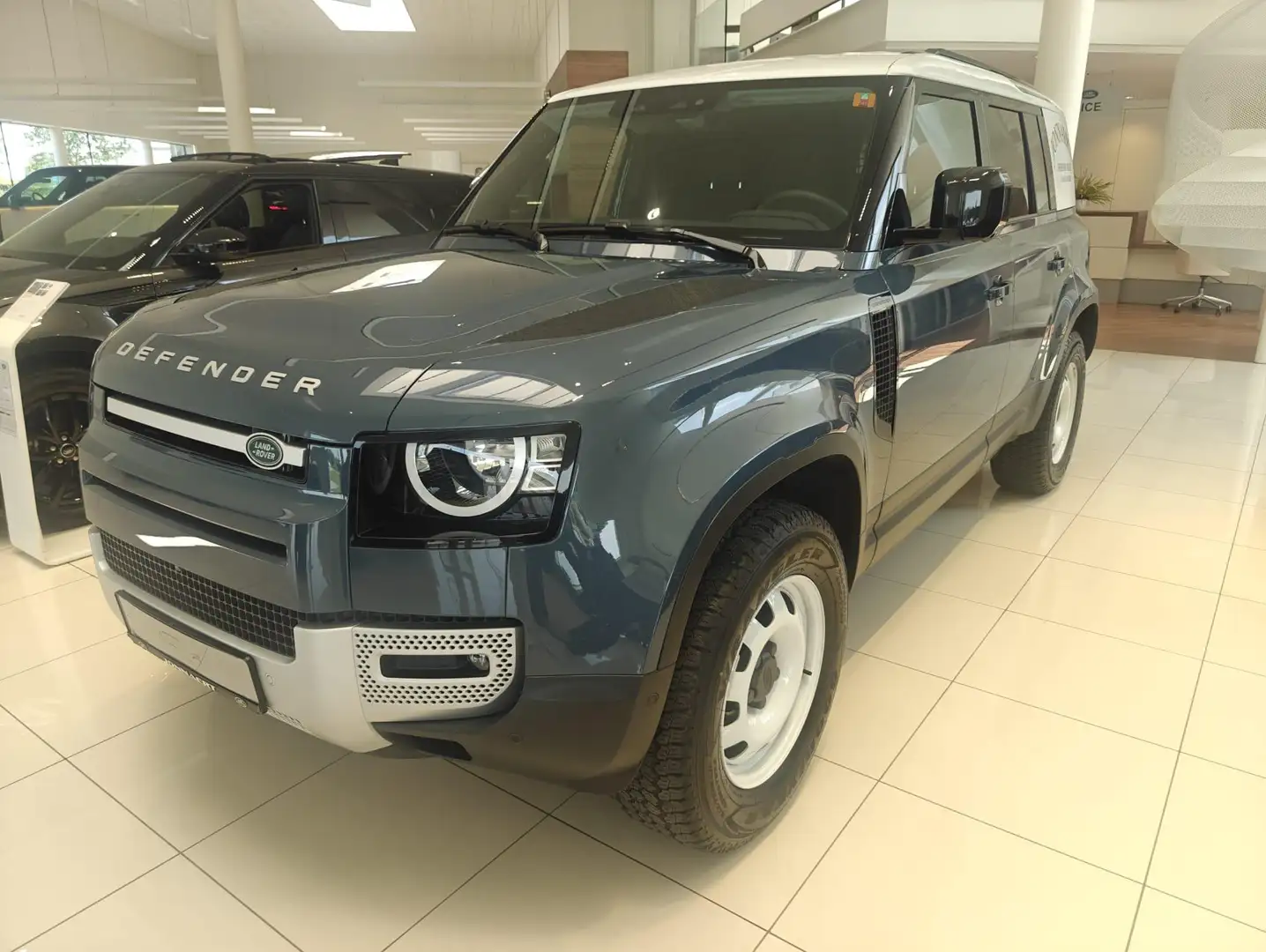 Land Rover Defender Hardtop S D250 Blauw - 1