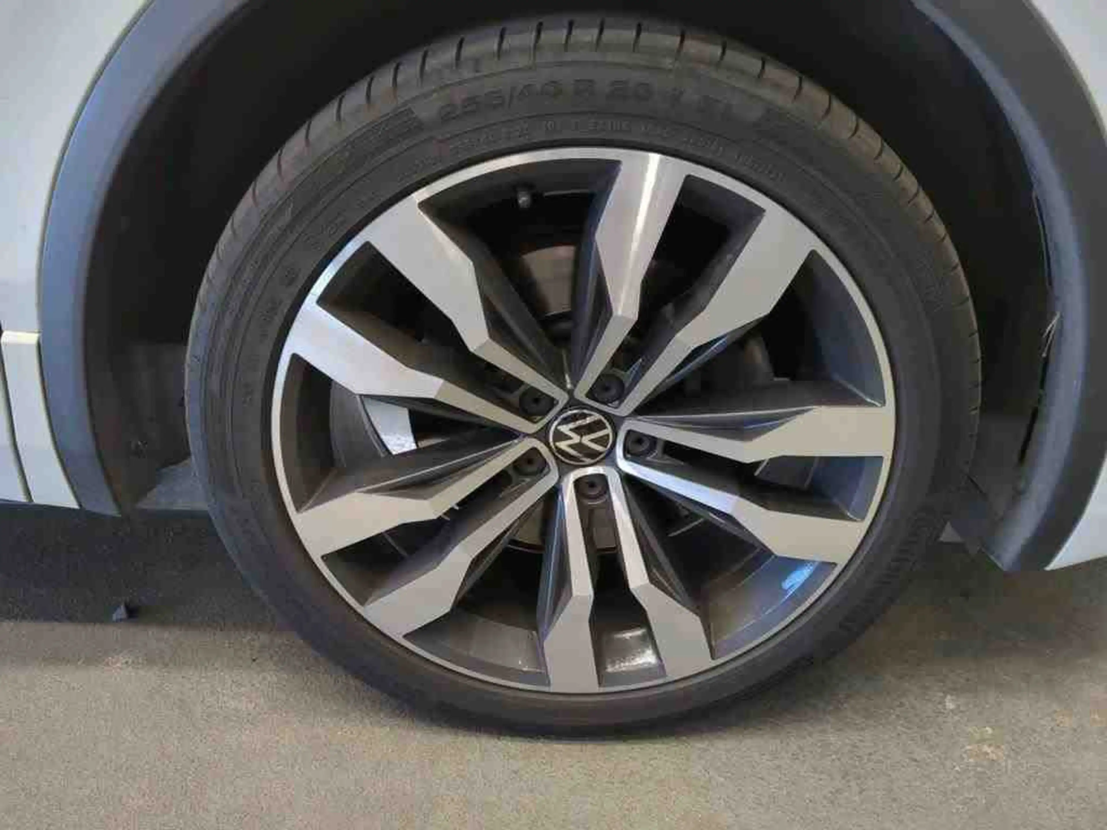 Volkswagen Tiguan 2.0 TSI AHK*CAM*AID*Matrix R-Line 4Motion — photo 5