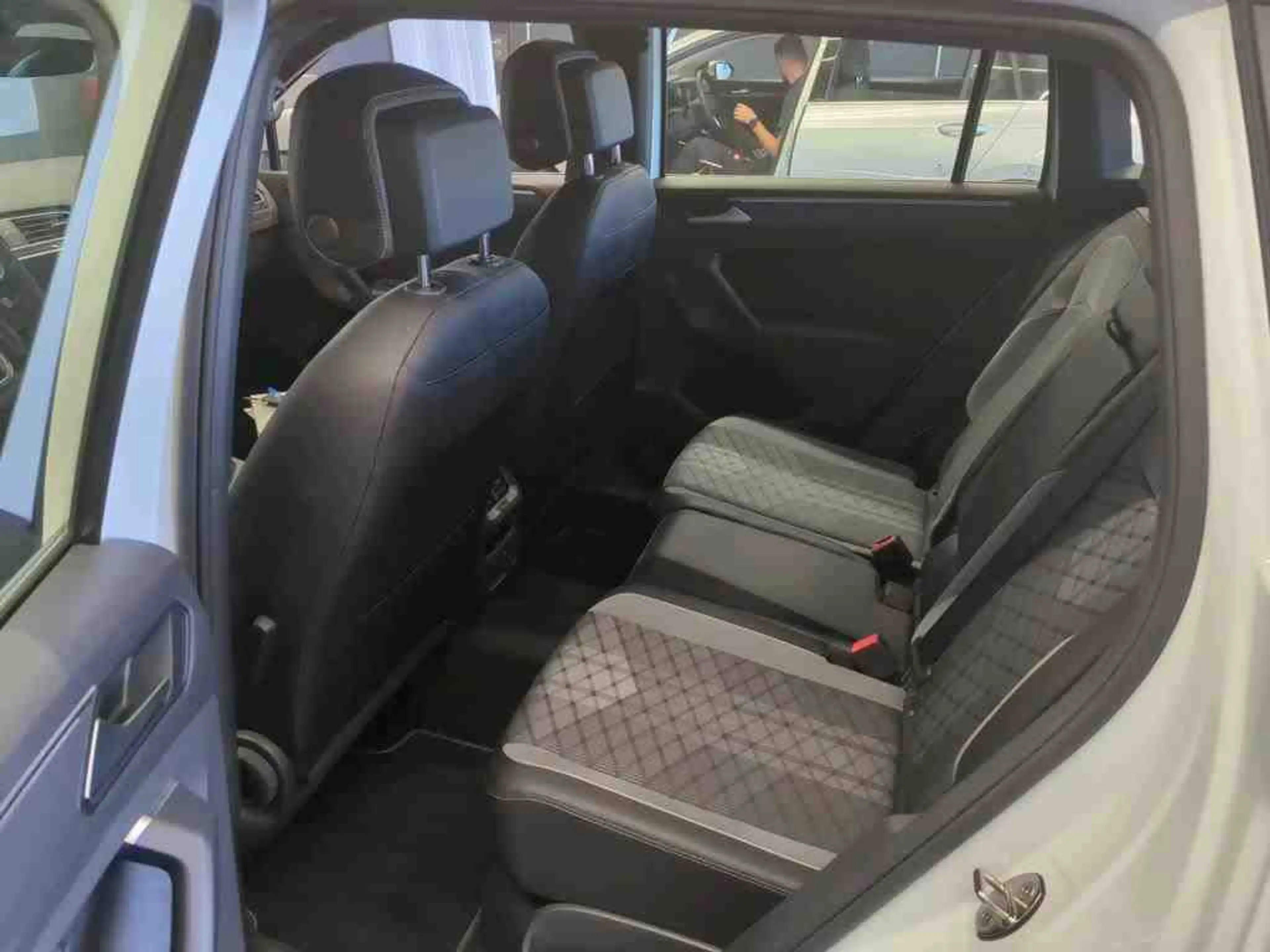 Volkswagen Tiguan 2.0 TSI AHK*CAM*AID*Matrix R-Line 4Motion — photo 7