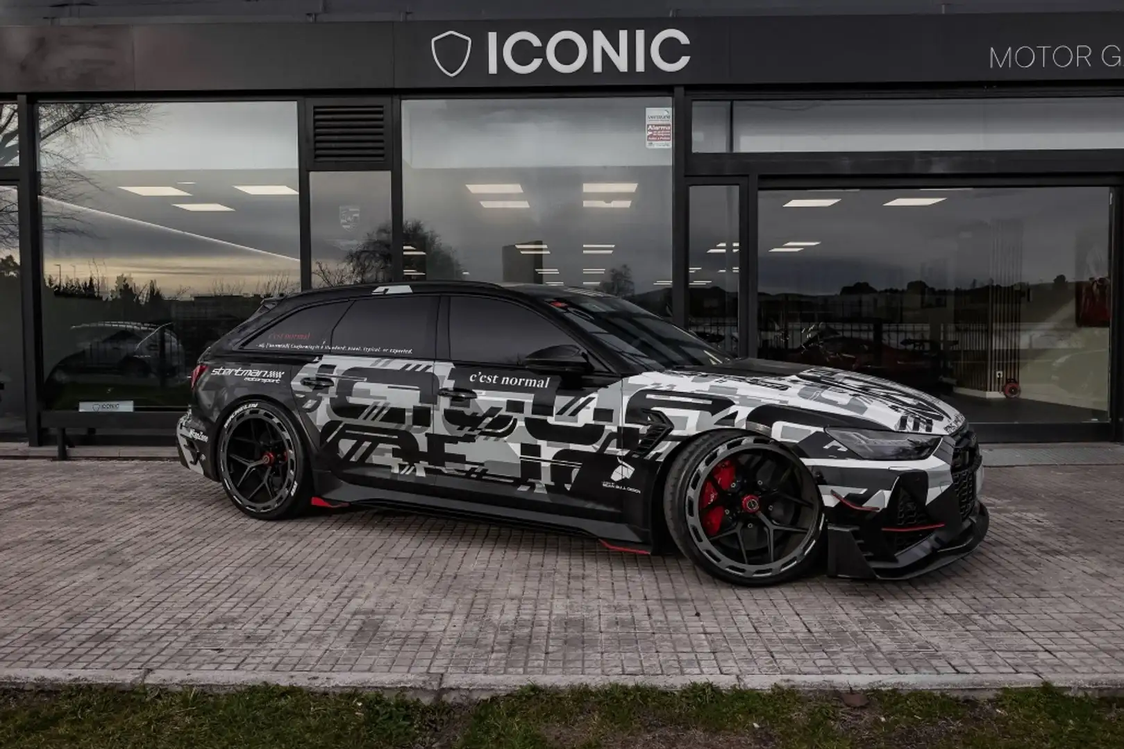 Audi RS6 Avant TFSI quattro Tiptronic 441kW Schwarz - 1