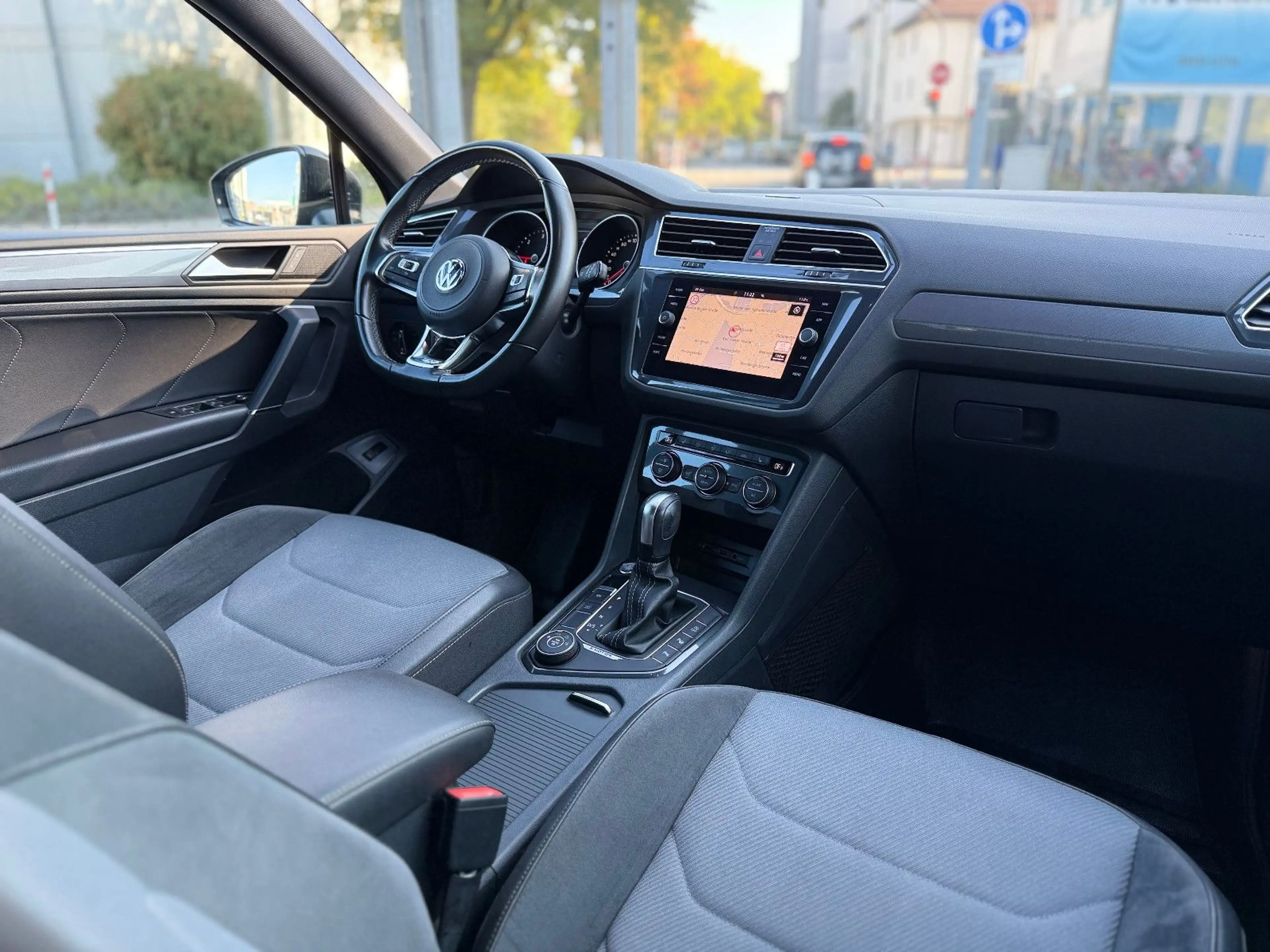 Volkswagen Tiguan Allspace Highline R-LINE 4Motion DSG AHK — photo 6