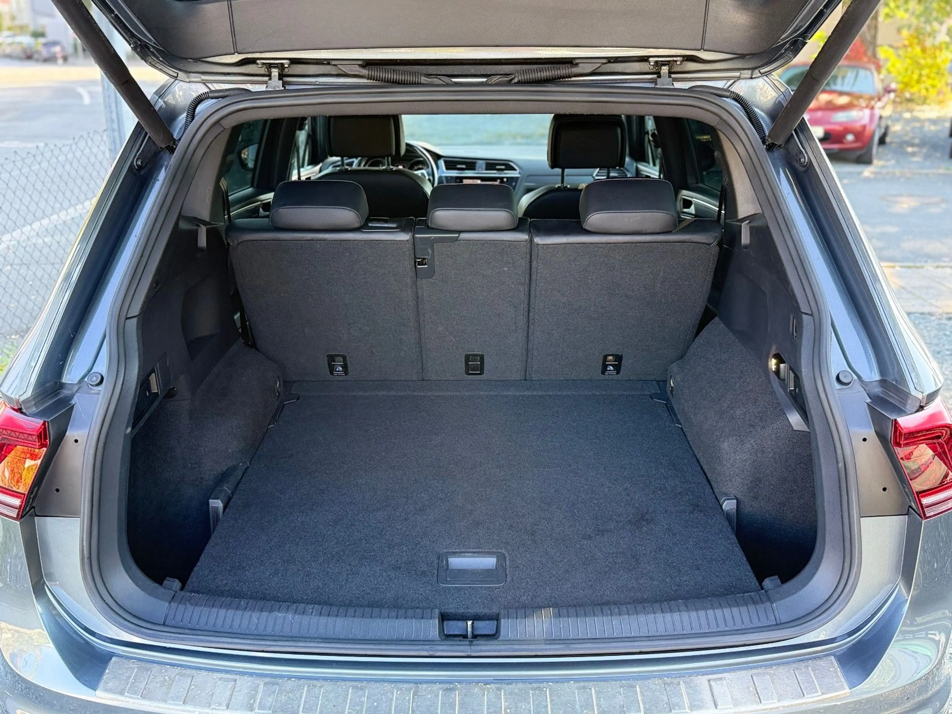 Volkswagen Tiguan Allspace Highline R-LINE 4Motion DSG AHK — photo 15