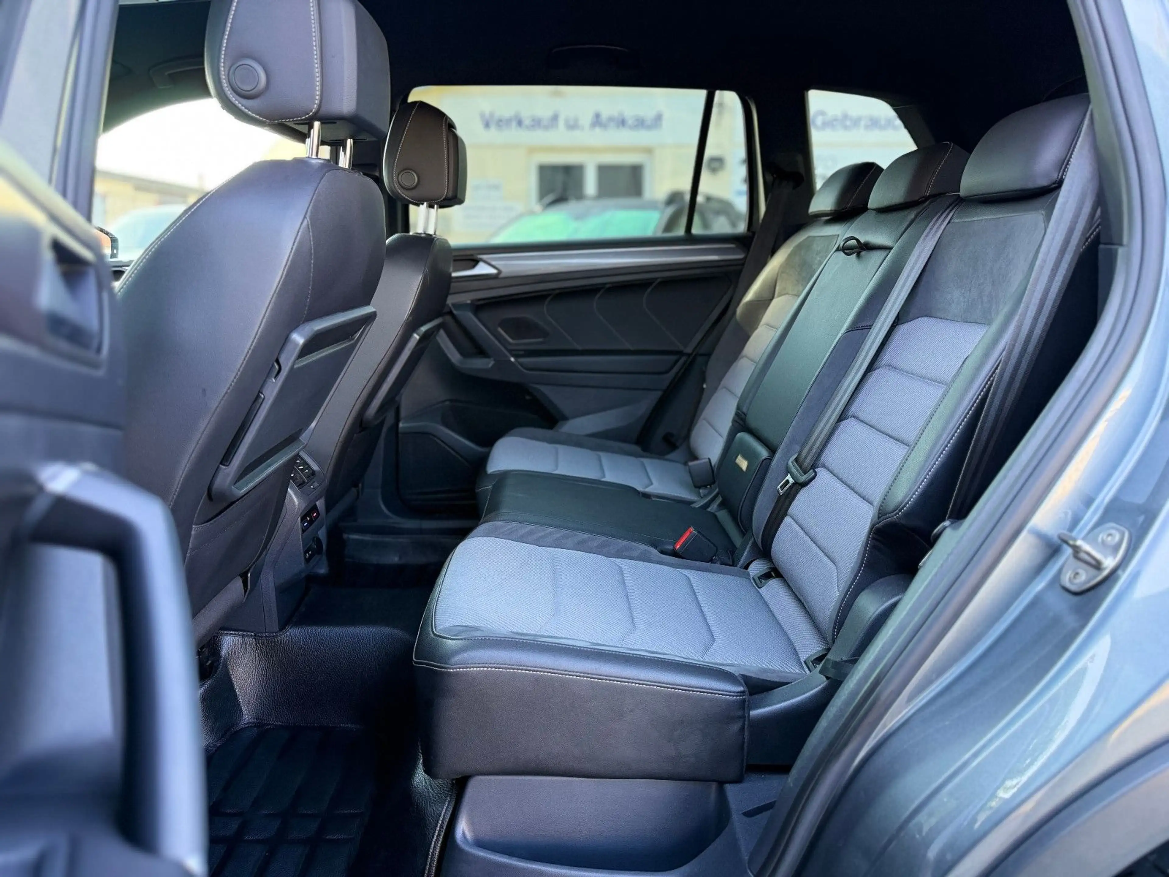 Volkswagen Tiguan Allspace Highline R-LINE 4Motion DSG AHK — photo 14