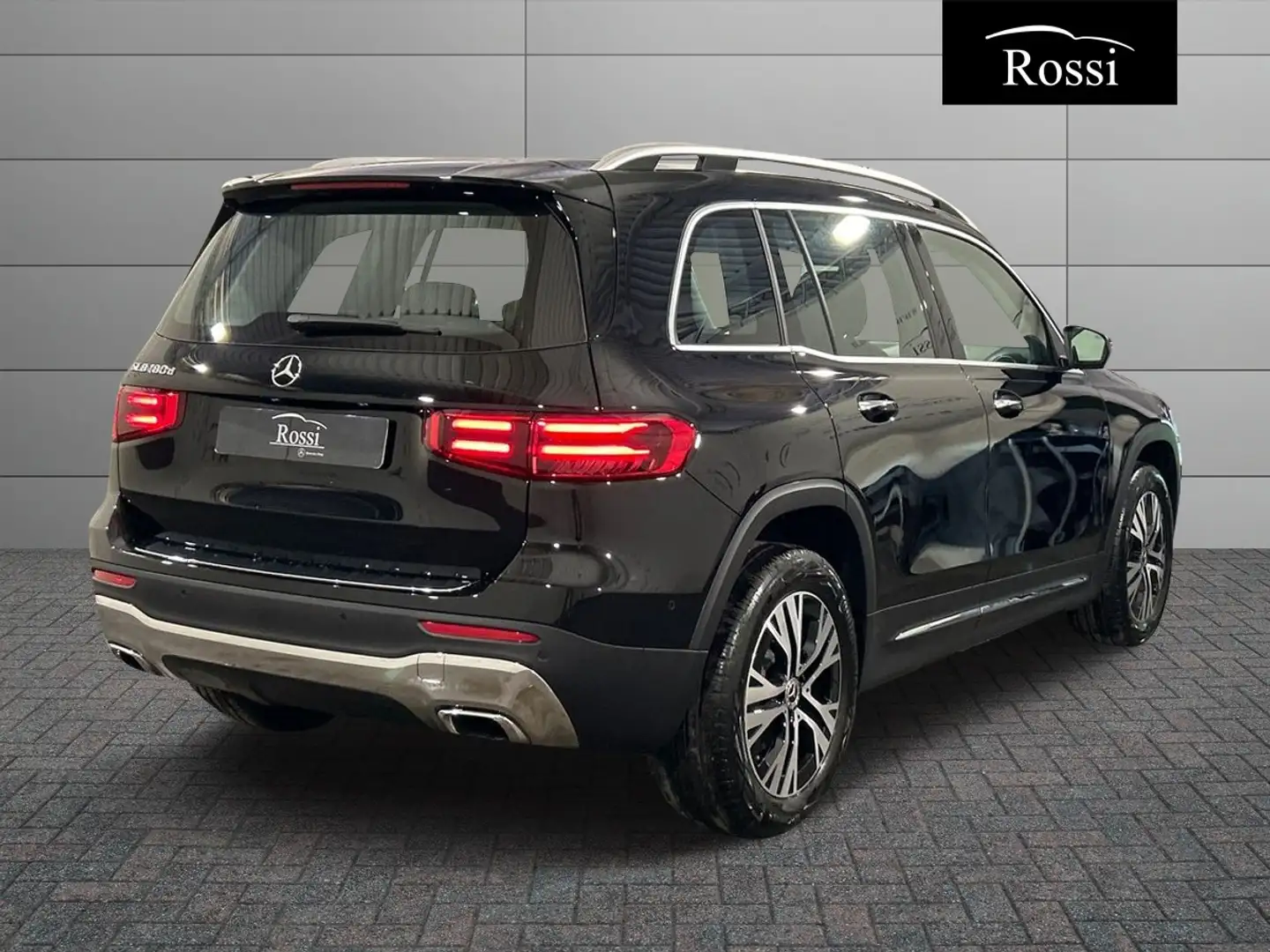 Mercedes-Benz GLB 180 d Automatic Černá - 2