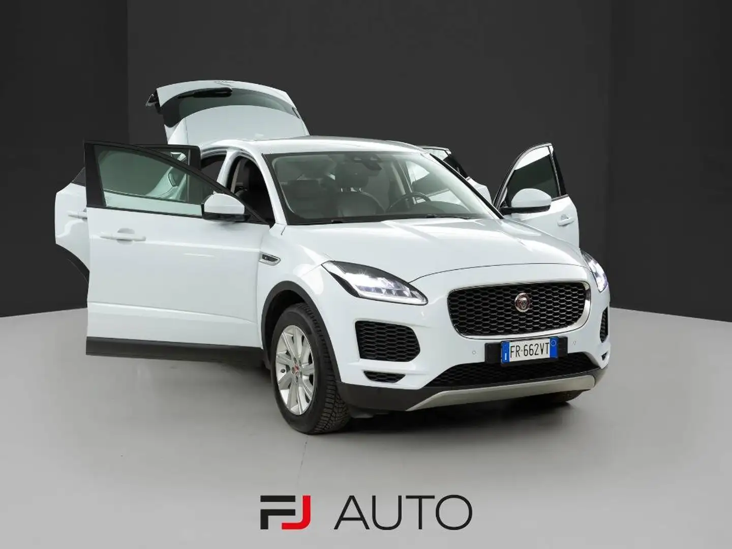 Jaguar E-Pace 2.0d i4 S AWD 150cv auto Bianco - 2
