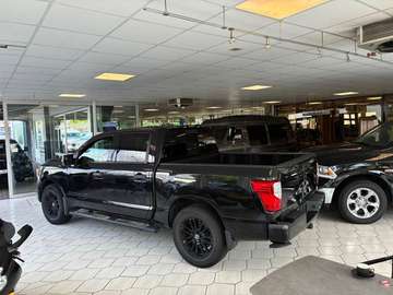 5.6L V8  PICKUP