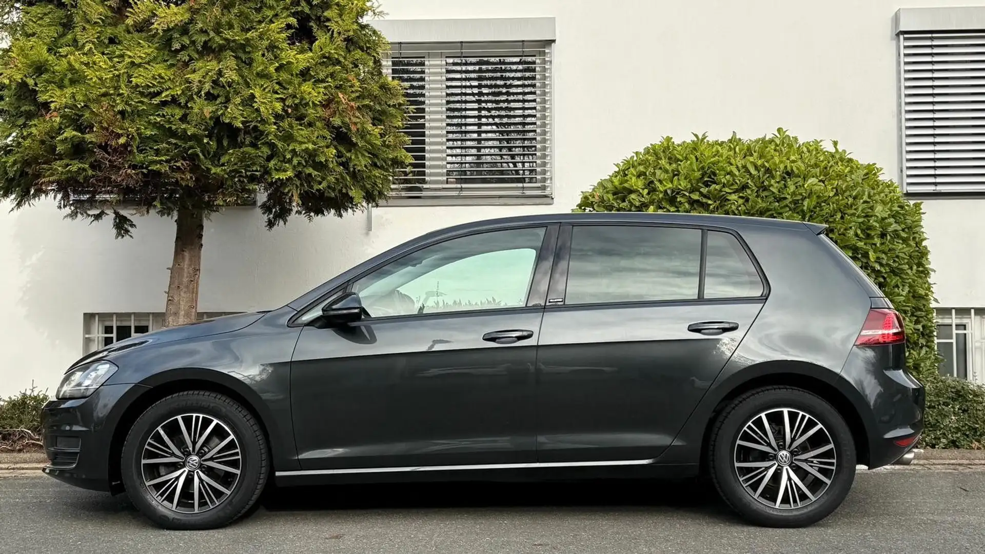 Volkswagen Golf GOLF 7*ALLSTAR*BMT*SHZ*DSG*TOTWINKEL*69TKM*** Grau - 2