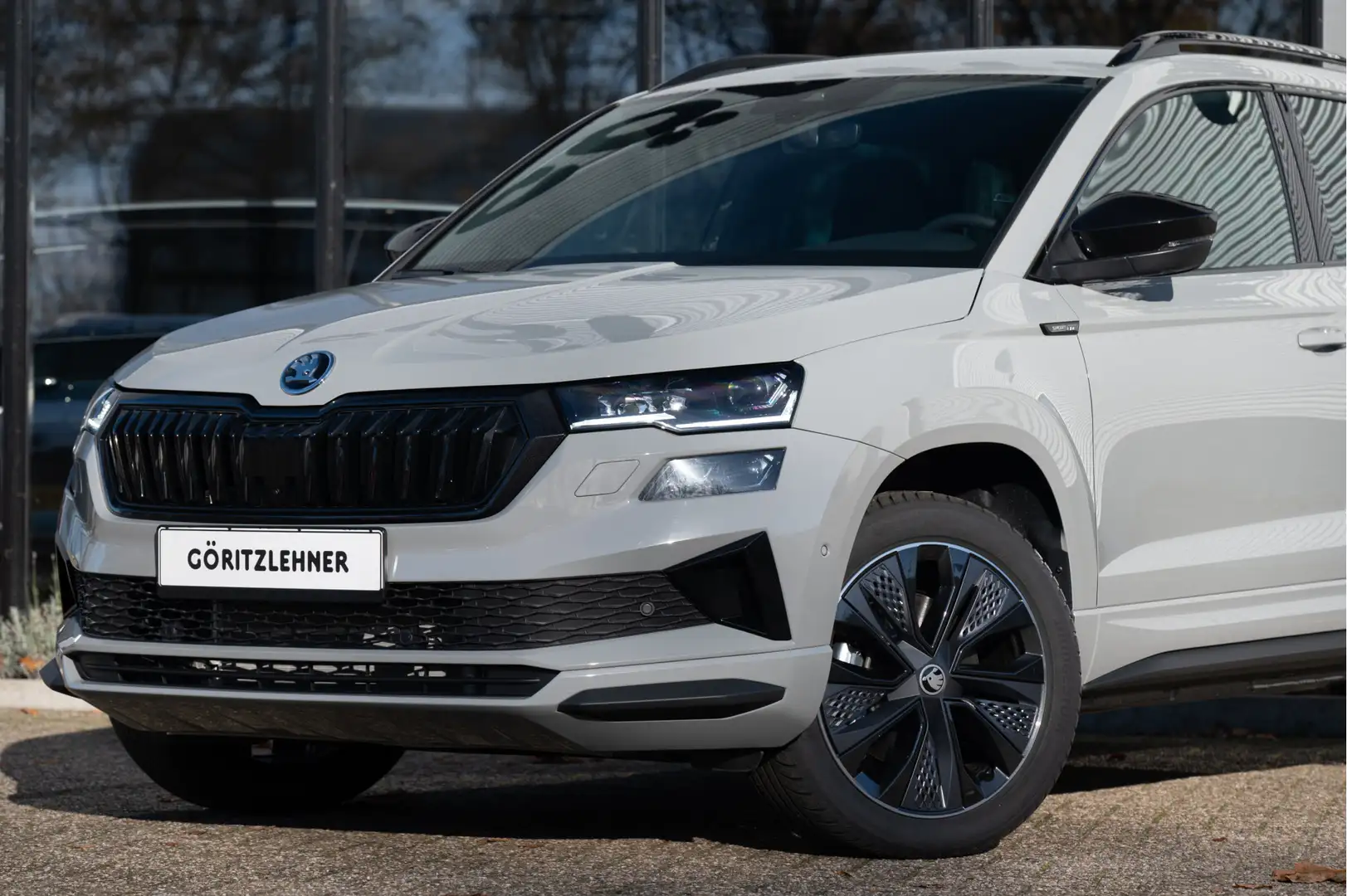 Skoda Karoq 1.5 TSI 150pk DSG Sportline Business | Trekhaak | Gris - 2