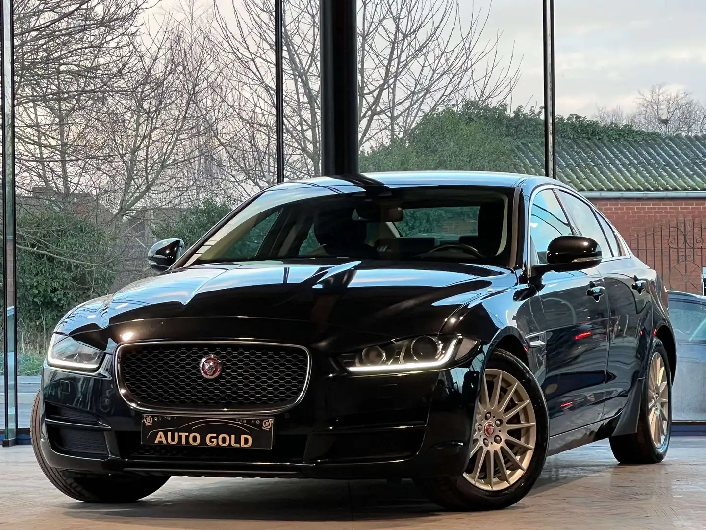Jaguar XE 2.0 D E-Performance/BOITE AUTO/FULLOPTIONS/EURO6B Negro - 1