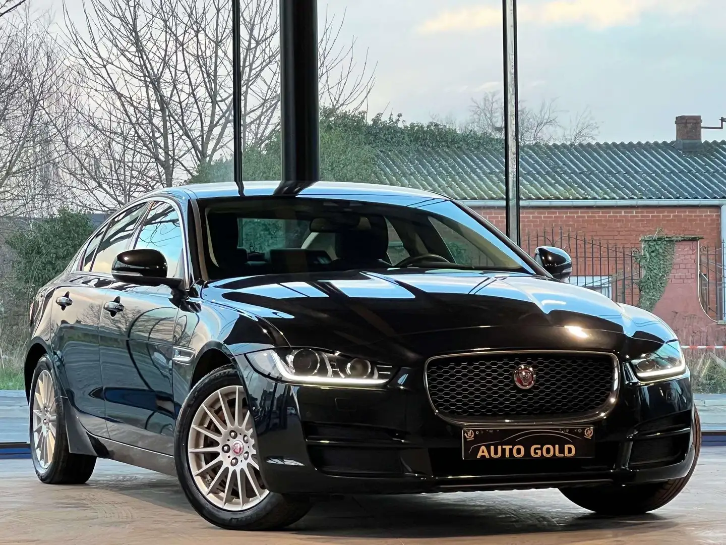 Jaguar XE 2.0 D E-Performance/BOITE AUTO/FULLOPTIONS/EURO6B Negro - 2