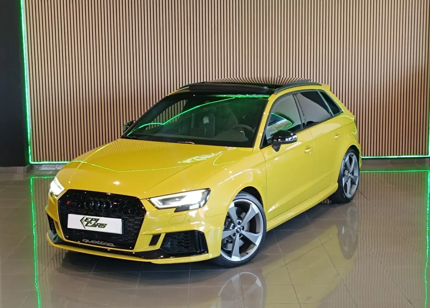 Audi RS3 Sedán TFSI quattro S tronic 294kW Gelb - 1