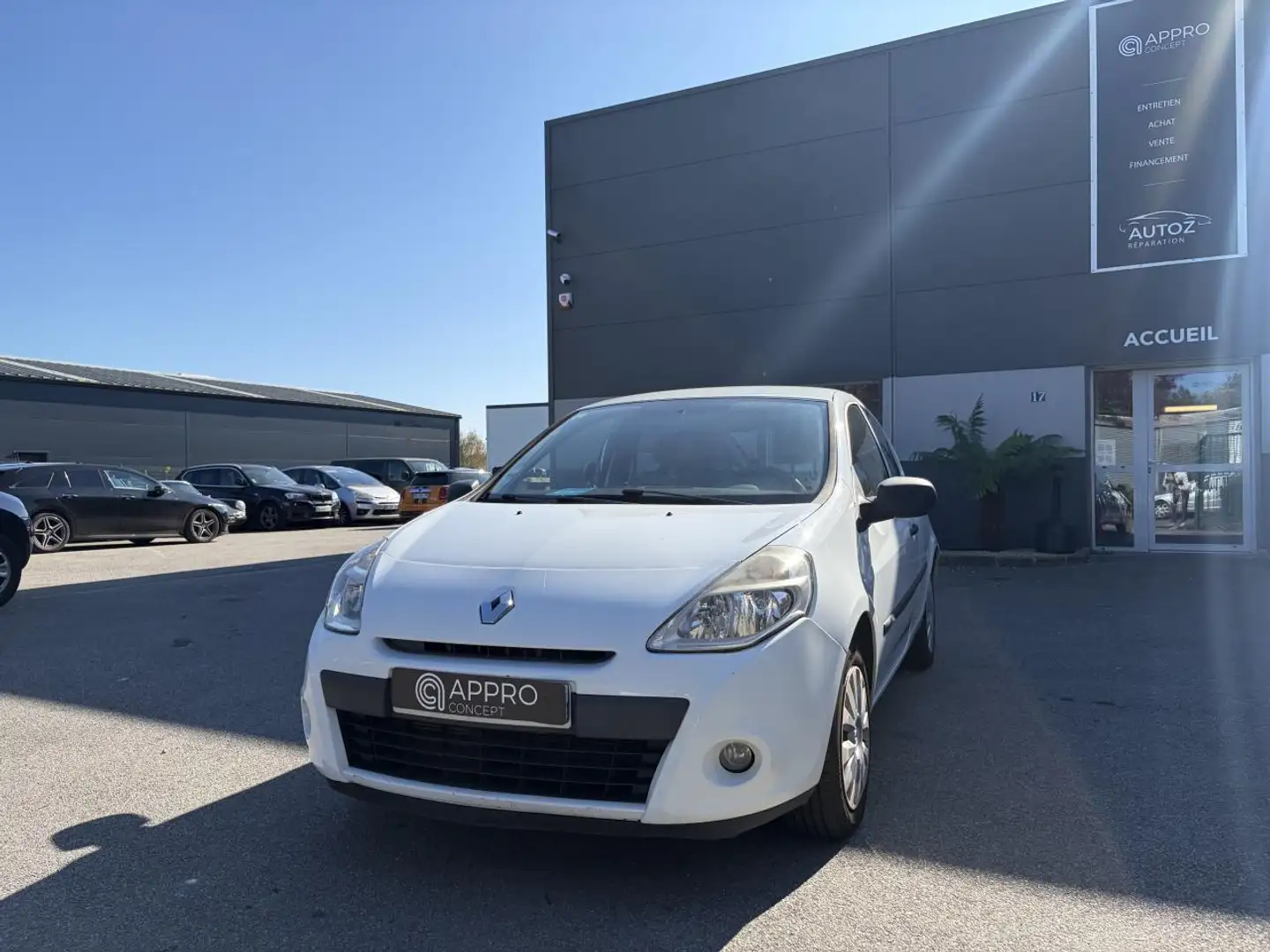 Renault Clio Clio 1.5 dCi - 75 Euro 5  Société Air Blanc - 1